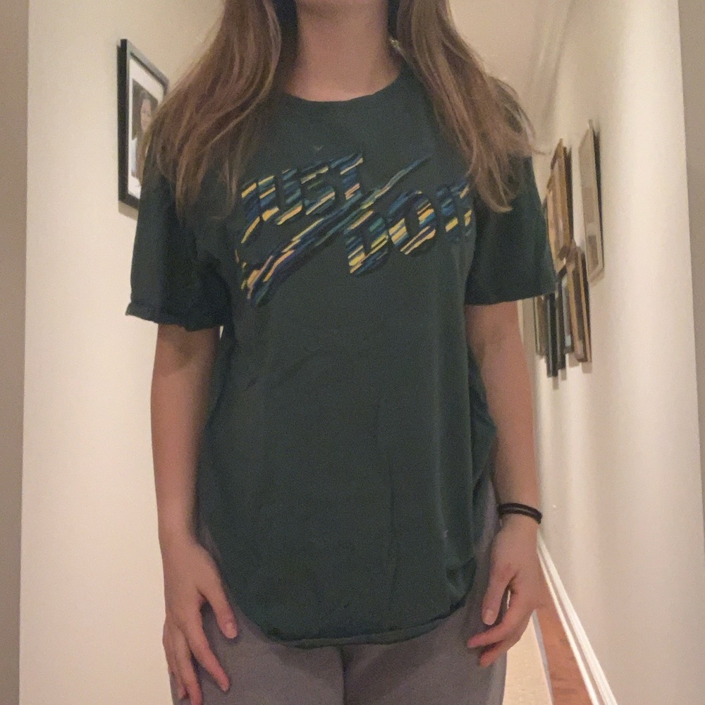 US L unisex green nike tee glitch logo